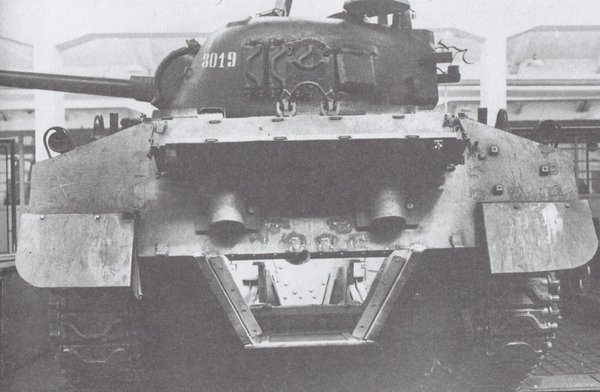 Jugoslovenski M4A3, sa ugradjenim motorom V2 sa tenka T34