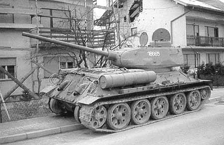 t34-3.jpg (27965 bytes)