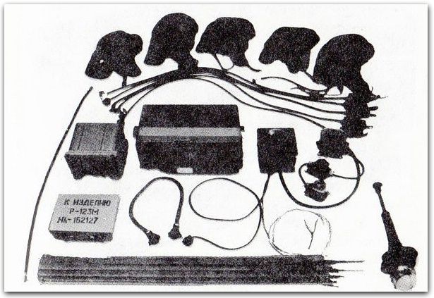 Komplet radio uredjaja R-123